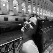 Jeune étudiante donne nombreux cours général niveau primaire